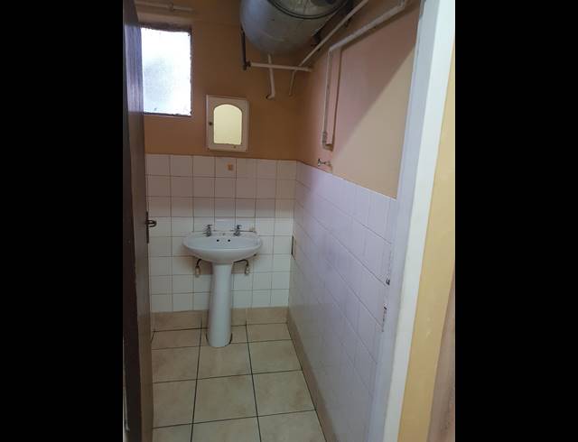 1 BEDROOM APARTMENT FOR SALE IN RUSTENBURG CENTRAL